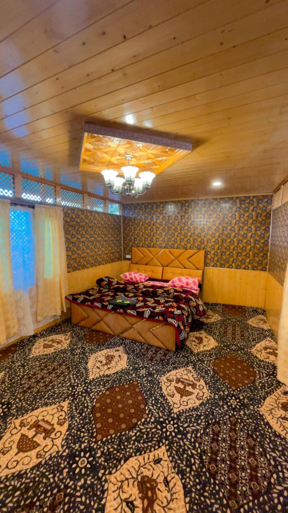 Hb Nancy Group Of Houseboats Hotel Srīnagar Eksteriør billede